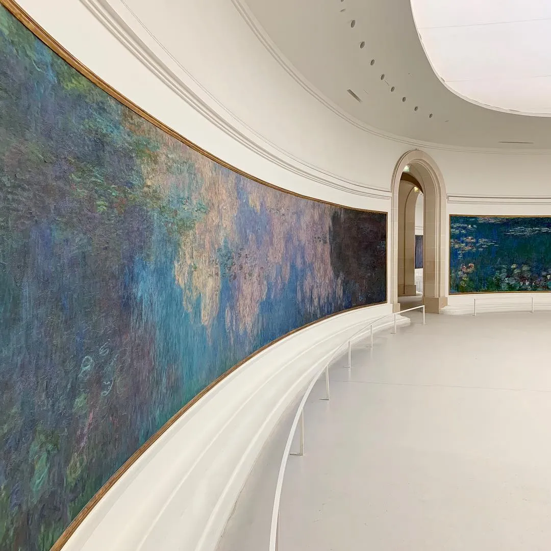 Water Lilies: front-stage and backstage